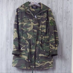 LA COALITION MILITARY CAMOFLAUGE JACKET SIZE LARGE